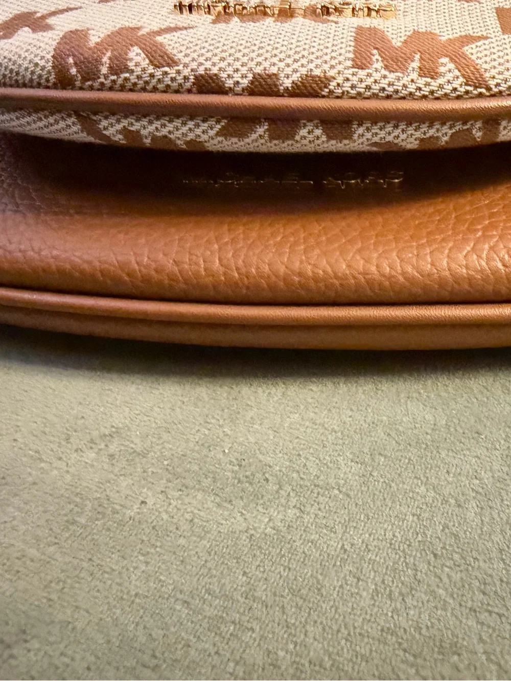 Michael Kors Hollis Bag